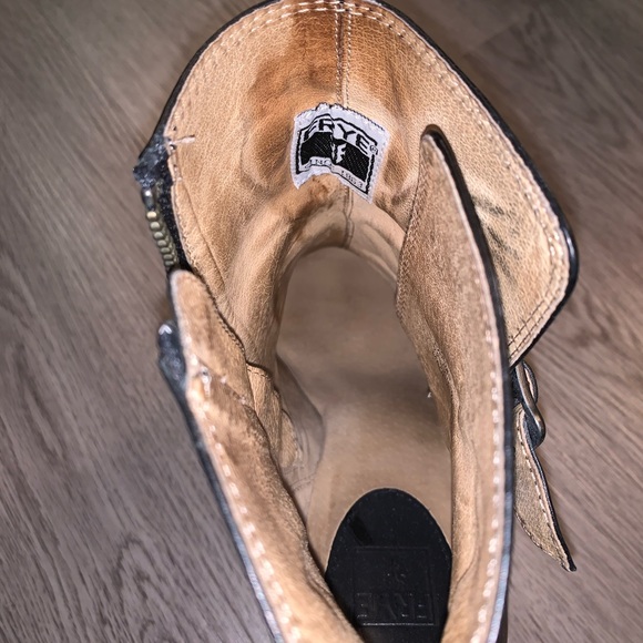 *FRYE* - Picture 9 of 10